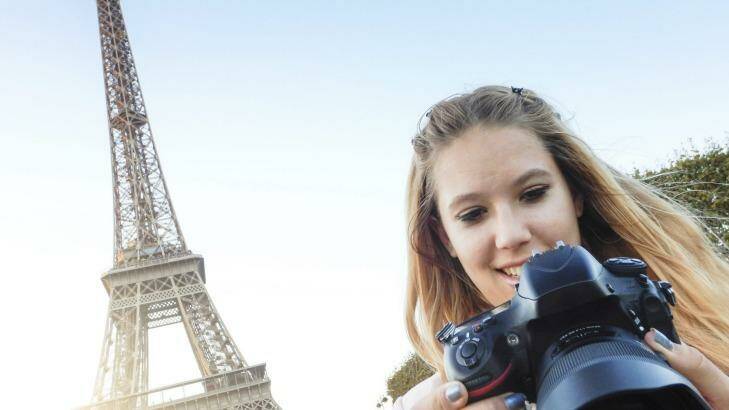 Teens love Paris. Photo: franckreporter