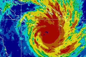 Cyclone Yasi: Get out now, warns Bligh